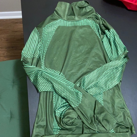 Fitted Green Shorts Set - Picture 2 of 4